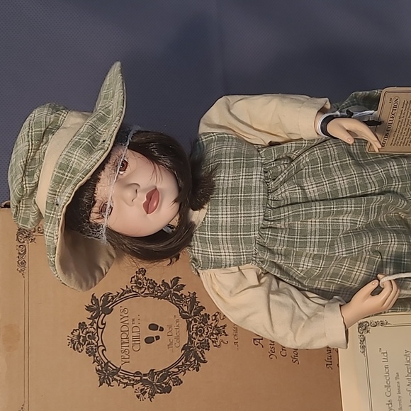 Boyds Collection Yesterdays' Child Molly & Cricket Winged Friends Doll 4924 - Picture 3 of 14